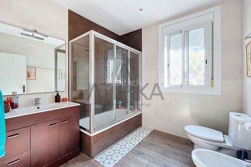 Foto 017b0008-de0e-4a0f-ad89-511c3d4ad00b. Casa con parcheggio piscina in Lluminetes Castelldefels