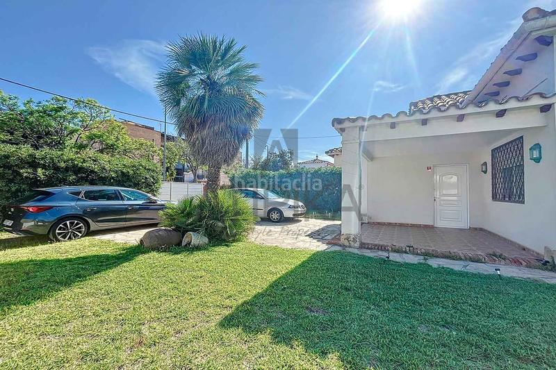 Foto 3cdd1db4-4d1d-4f58-a32c-7a4d9043f0c7. Casa con parcheggio piscina in Lluminetes Castelldefels