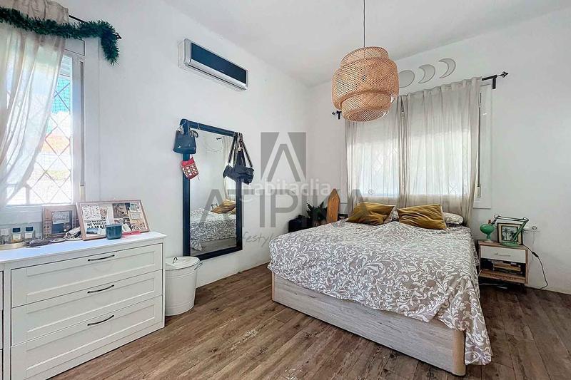 Foto ac25faf7-ff10-47b8-92b2-f9c17810e48f. Casa con parcheggio piscina in Lluminetes Castelldefels
