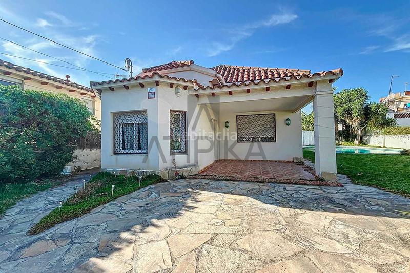 Foto b0177c53-fd97-4318-bddc-a08357c49d11. Casa con parcheggio piscina in Lluminetes Castelldefels