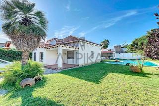 Haus in Lluminetes. Casa en venta con piscina en castelldefels playa