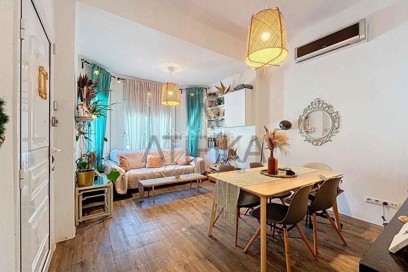 Foto c9ffb609-8549-4dfe-8ad3-af5a9af64738. Casa con parcheggio piscina in Lluminetes Castelldefels