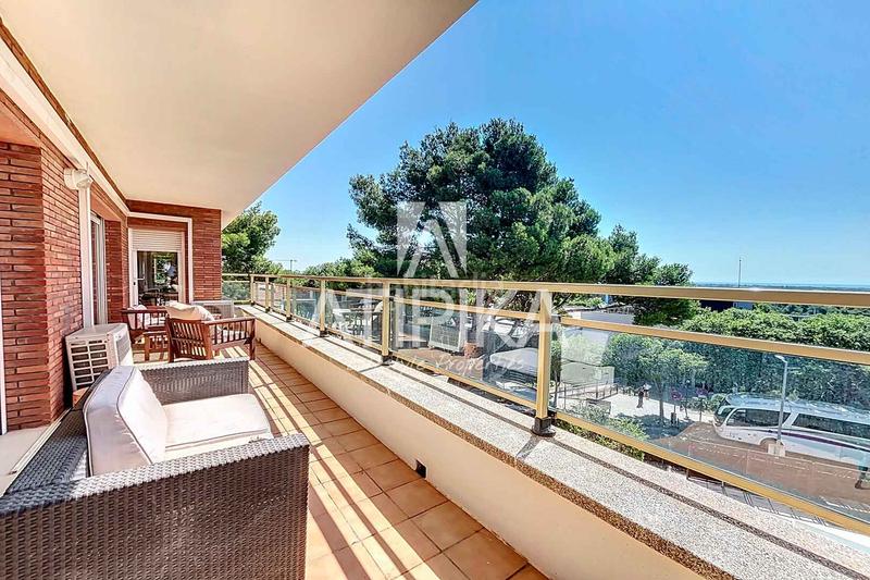 Foto 0b488c2b-853b-41dd-9c4b-933d9a029f23. Casa  en venta con piscina privada en Can Roca en Castelldefels