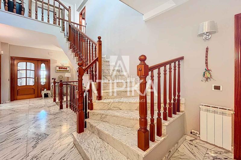 Foto 0c9c513b-5d72-4c60-a9d6-89ea9e4061d8. Casa  en venta con piscina privada en Can Roca en Castelldefels