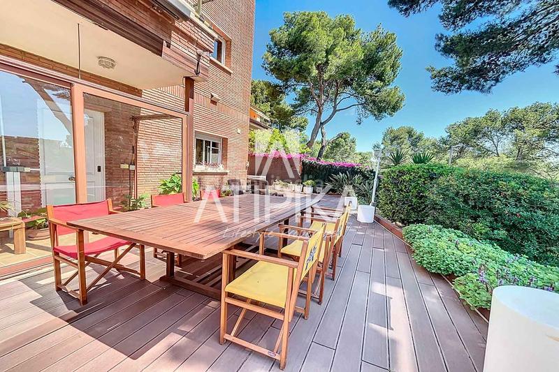 Foto 120d5384-e28b-4287-8bcf-17332f3ab650. Casa  en venta con piscina privada en Can Roca en Castelldefels