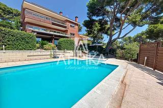 Haus in Can Roca. Casa en venta con piscina privada en can roca