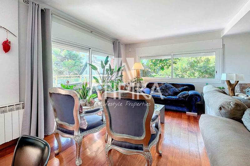 Foto 1fa627f5-4f44-4431-ad4d-488aad0aa984. Casa  en venta con piscina privada en Can Roca en Castelldefels
