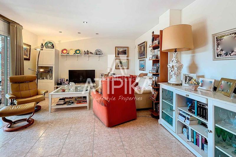 Foto 23c6cfe6-965f-4bff-a922-d347f2445072. Casa  en venta con piscina privada en Can Roca en Castelldefels