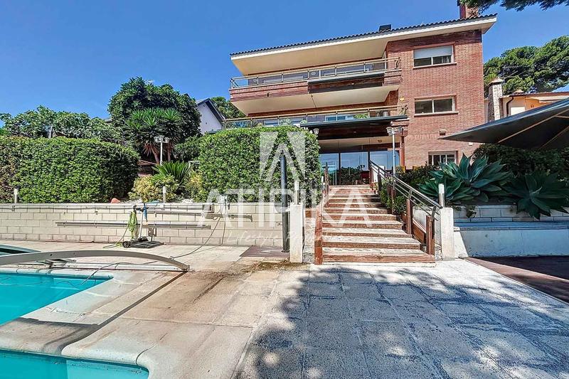Foto 2cc25c67-6e30-4c2a-bb60-01573ebae822. Casa  en venta con piscina privada en Can Roca en Castelldefels