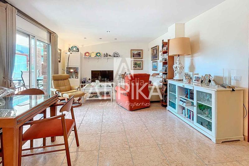 Foto 3d3e26dd-f77b-488c-99c8-83254bfa1fe8. Casa  en venta con piscina privada en Can Roca en Castelldefels