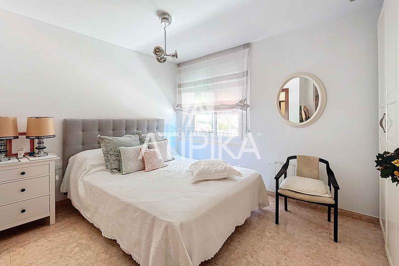Foto 55553027-f780-42ea-82b1-5abb294a3177. Casa  en venta con piscina privada en Can Roca en Castelldefels