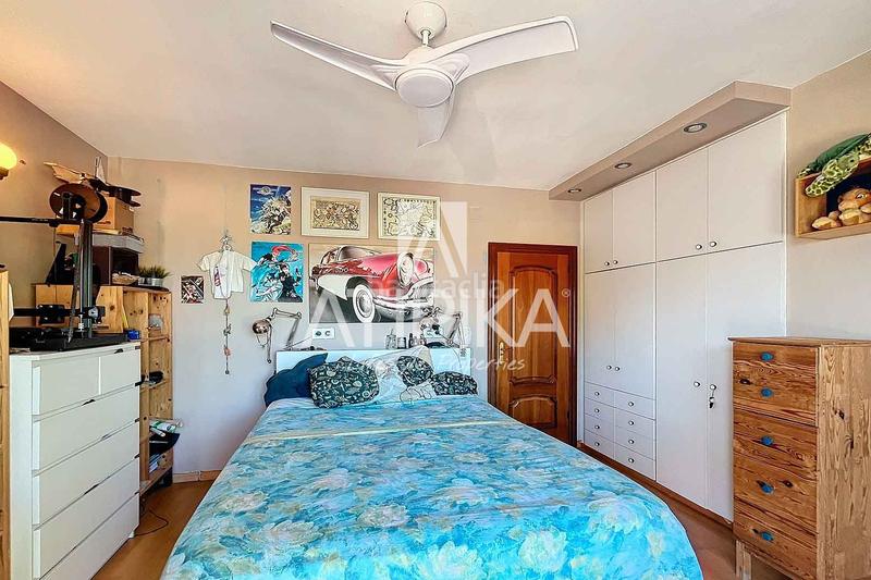 Foto 5a5f5532-8015-49d8-9140-5178e63cd5e7. Casa  en venta con piscina privada en Can Roca en Castelldefels