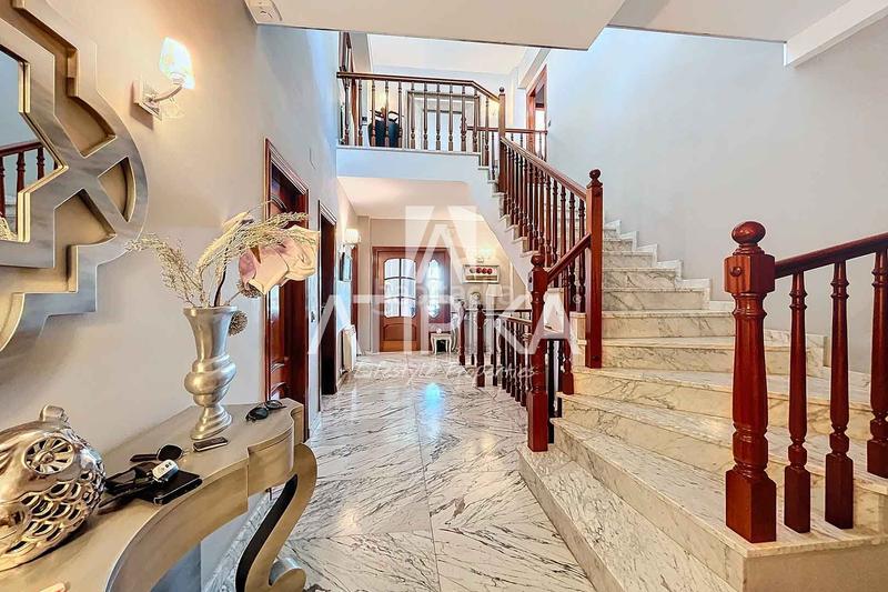Foto 6ec415bc-4fe8-412e-a3c0-fd030d550399. Casa  en venta con piscina privada en Can Roca en Castelldefels