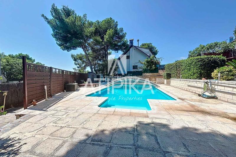 Foto 8645e83e-408c-4eb5-ba1d-e5ebf4950ae1. Casa  en venta con piscina privada en Can Roca en Castelldefels