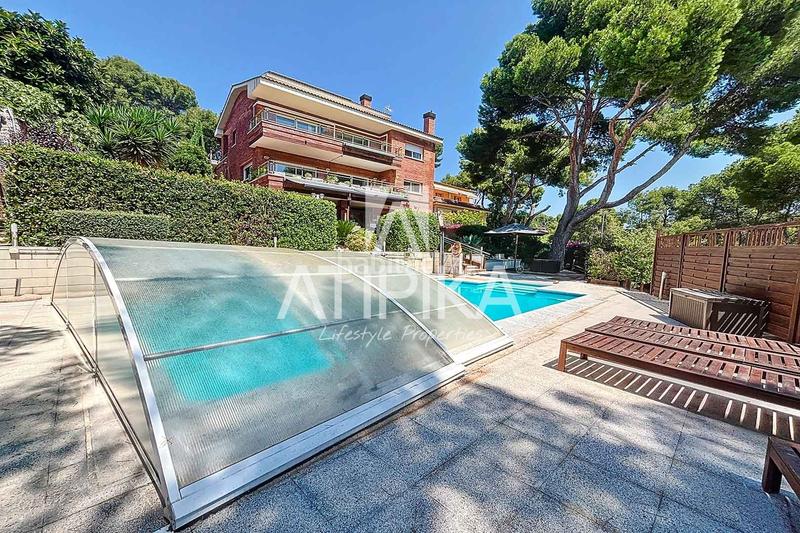 Foto dbe9e504-a318-417e-99a2-0ff512bdbfcd. Casa  en venta con piscina privada en Can Roca en Castelldefels