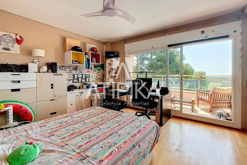 Foto dffbc506-6f99-402c-bf3a-b62381ef1594. Casa  en venta con piscina privada en Can Roca en Castelldefels