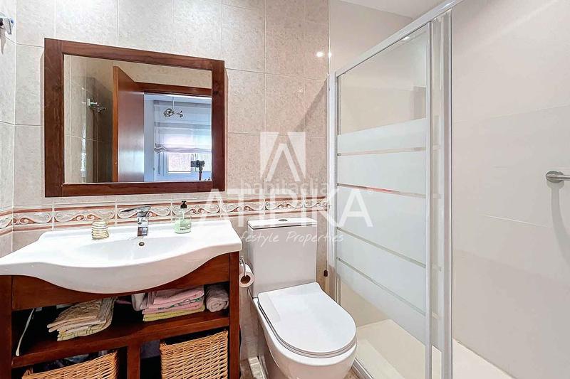 Foto ef5b05be-41fb-4919-bd3f-d62bbc9b8a1a. Casa  en venta con piscina privada en Can Roca en Castelldefels