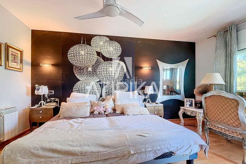 Foto f4a396d8-8e77-4e7f-8cf9-98ec5b8bcec5. Casa  en venta con piscina privada en Can Roca en Castelldefels