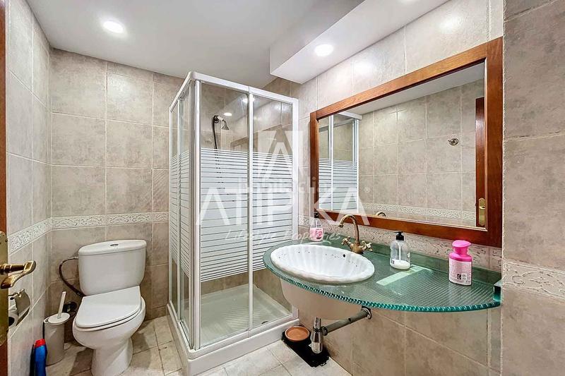 Foto f9958dc7-6b93-4dc0-9f46-ad44f528b093. Casa  en venta con piscina privada en Can Roca en Castelldefels