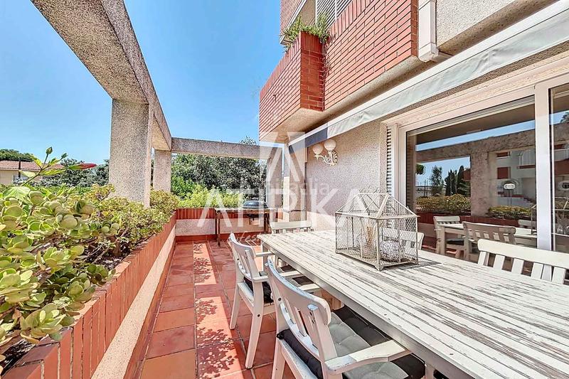 Foto 41caf4fb-6f07-4d4b-ac1d-3322bdecba3d. Alquiler casa chalet en alquiler con piscina en Can Bou en Castelldefels