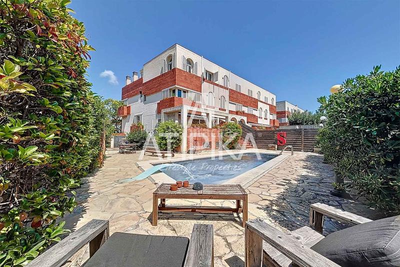 Foto 49e19c8d-7b3d-48c9-9e71-2cebf332529f. Alquiler casa chalet en alquiler con piscina en Can Bou en Castelldefels