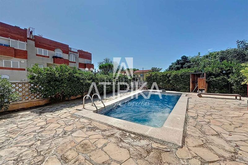 Foto 50d39ead-995a-4f57-8286-6f28a292dcfc. Alquiler casa chalet en alquiler con piscina en Can Bou en Castelldefels