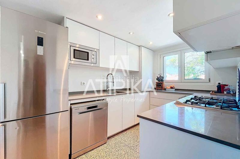 Foto aa442bf2-e7bc-4e10-85c4-3109a52f88c7. Alquiler casa chalet en alquiler con piscina en Can Bou en Castelldefels