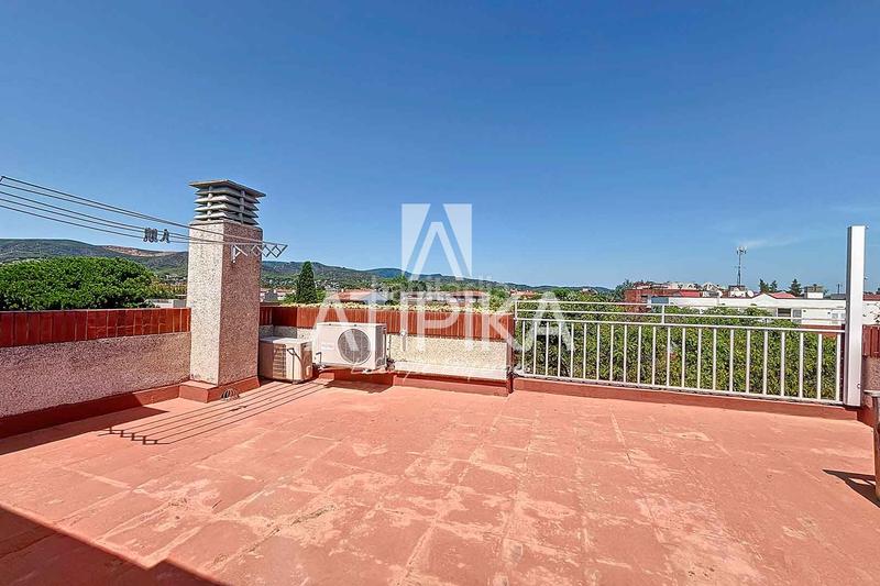 Foto d67e8fec-0a37-42c7-9fda-2573e63bac87. Alquiler casa chalet en alquiler con piscina en Can Bou en Castelldefels