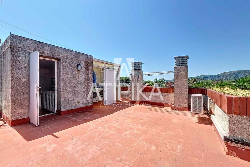 Foto ec7bbb13-b505-4c84-982d-674bbe05aed8. Alquiler casa chalet en alquiler con piscina en Can Bou en Castelldefels