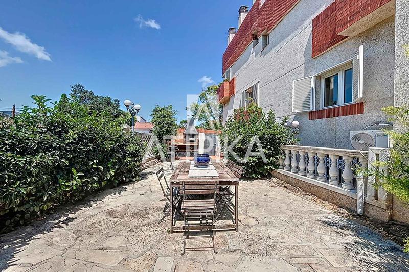 Foto edbaf40e-e28d-494f-beb1-410ae58074cb. Alquiler casa chalet en alquiler con piscina en Can Bou en Castelldefels