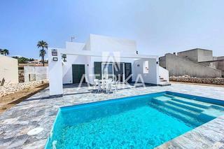 Maison à Son Bou-Sant Jaume. Chalet a estrenar con piscina en venta en son bou