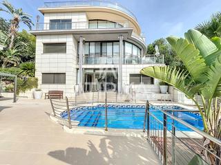 Miete Haus in El Poal. Casa independiente en alquiler con piscina y terrazas con vistas