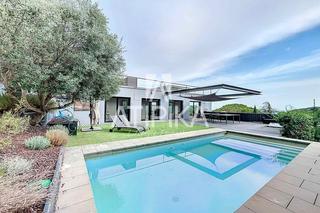 Maison à Premià de Dalt. Casa en venta totalmente reformada con piscina en premià de dalt