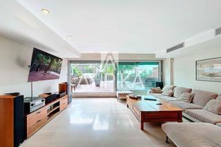 Casa  Benedetti. Chalet adosado con 4 habitaciones y chill out con jacuzzi en cal