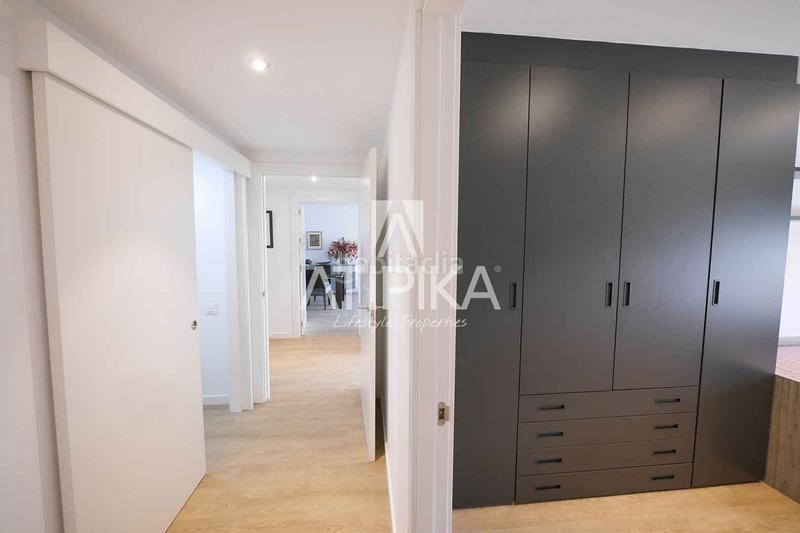 Foto e0547f47-b5bb-48e3-be8e-5b6c2d248c3b. Rent flat with pool in Poblenou Barcelona