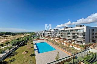 Àtic  Francesc carcalse. Espacioso ático con terraza y piscina comunitaria a un paso de l