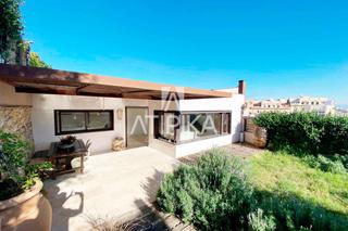 Rent House in El Poble Sec - Parc de Montjuïc. Casa con jardín y espectaculares vistas en alquiler temporal