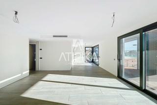 Ático en Finestrelles. Lujoso ático en venta de 136m2 con piscina privada y terraza en