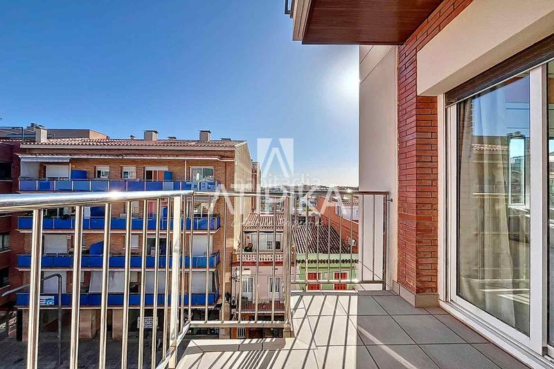 Foto 24c1cb01-db4e-48c0-925f-ddf6b4500d56. Penthouse with heating parking in Centre Castelldefels