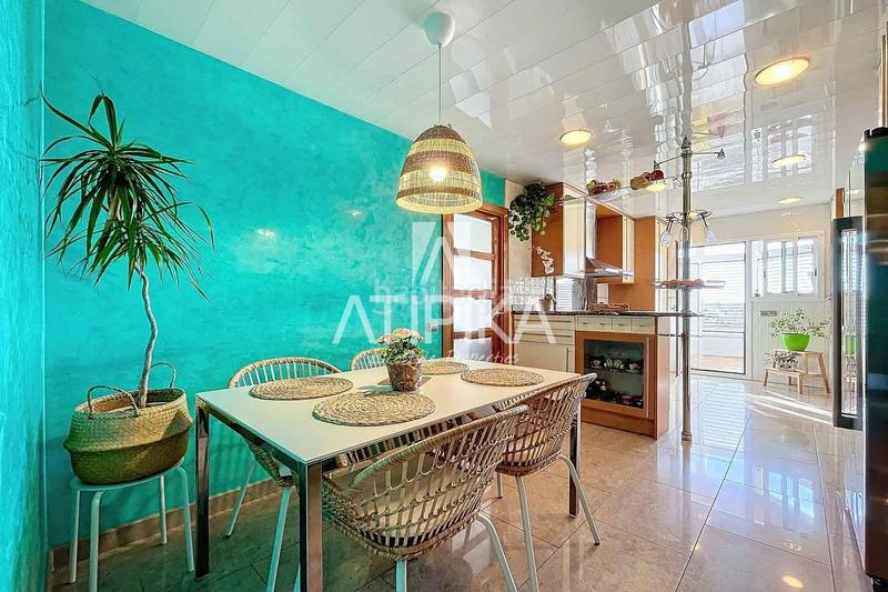 Foto 4a6e4c51-b5e2-4471-8adc-26605fda3406. Penthouse with heating parking in Centre Castelldefels