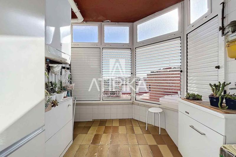 Foto 62ab6767-6d98-4901-841a-2da188533d4f. Penthouse with heating parking in Centre Castelldefels