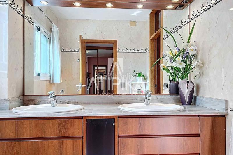 Foto 6bfcaf75-3f8b-445a-baf3-12e6f1df68a2. Penthouse with heating parking in Centre Castelldefels