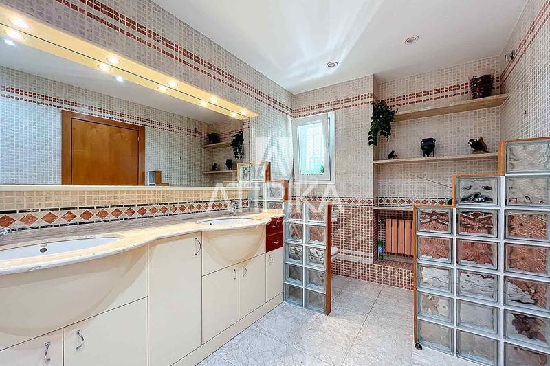 Foto 7858034b-bf9a-40ff-8217-de91703d3ae9. Penthouse with heating parking in Centre Castelldefels