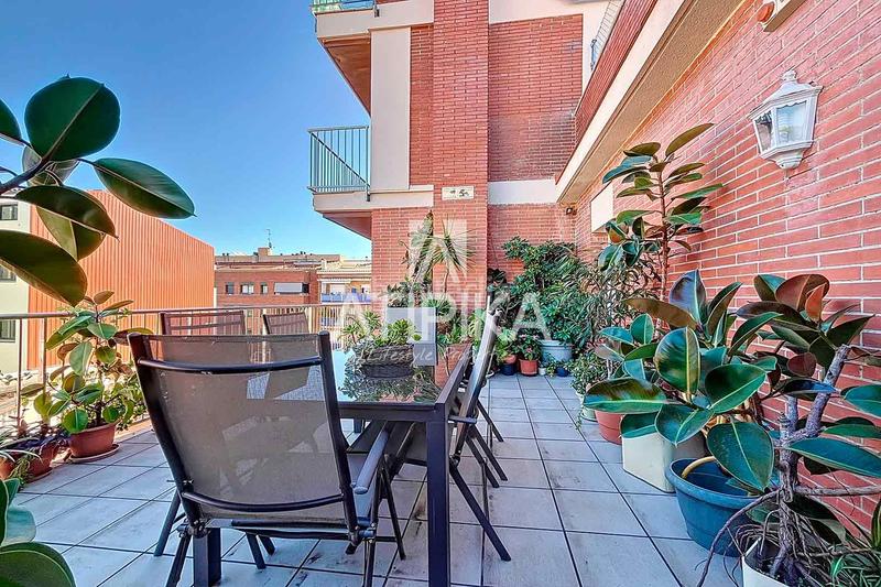 Foto a22552ce-f2c2-4f3e-8f2d-0ac47fbc4e40. Penthouse with heating parking in Centre Castelldefels