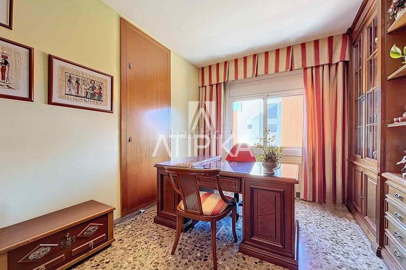 Foto a436eedf-91af-4573-bfa4-38a6b92920dd. Penthouse with heating parking in Centre Castelldefels