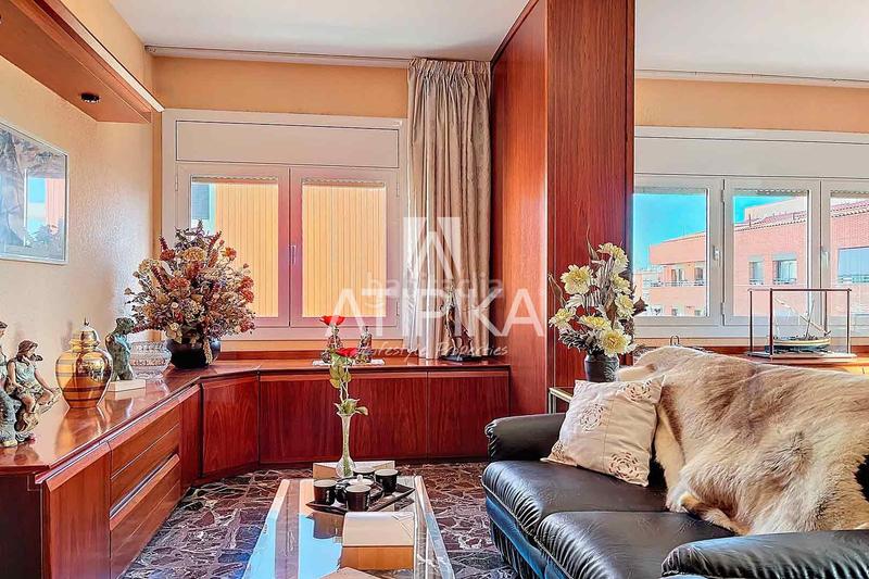 Foto bdfe0281-4b17-4bd3-bff6-07097985825a. Penthouse with heating parking in Centre Castelldefels