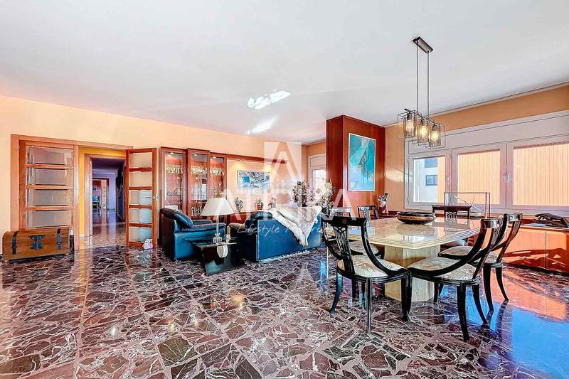 Foto c395cbcd-a5cc-4f14-80f8-585722a64386. Penthouse with heating parking in Centre Castelldefels