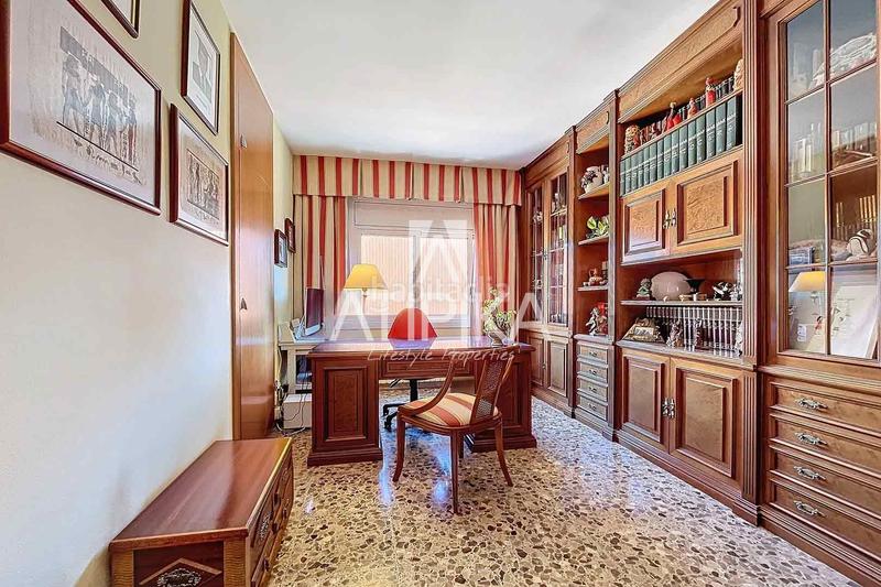 Foto db0b27f2-1cdb-4793-b4d9-ad48709f3540. Penthouse with heating parking in Centre Castelldefels