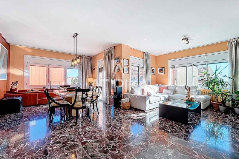 Foto e4d17811-28fc-4ca2-bbcc-ea8c9e209092. Penthouse with heating parking in Centre Castelldefels