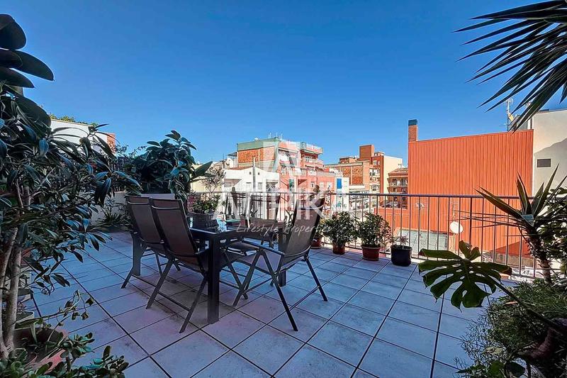 Foto ef771972-4950-4dc3-b242-fb73800201a9. Penthouse with heating parking in Centre Castelldefels